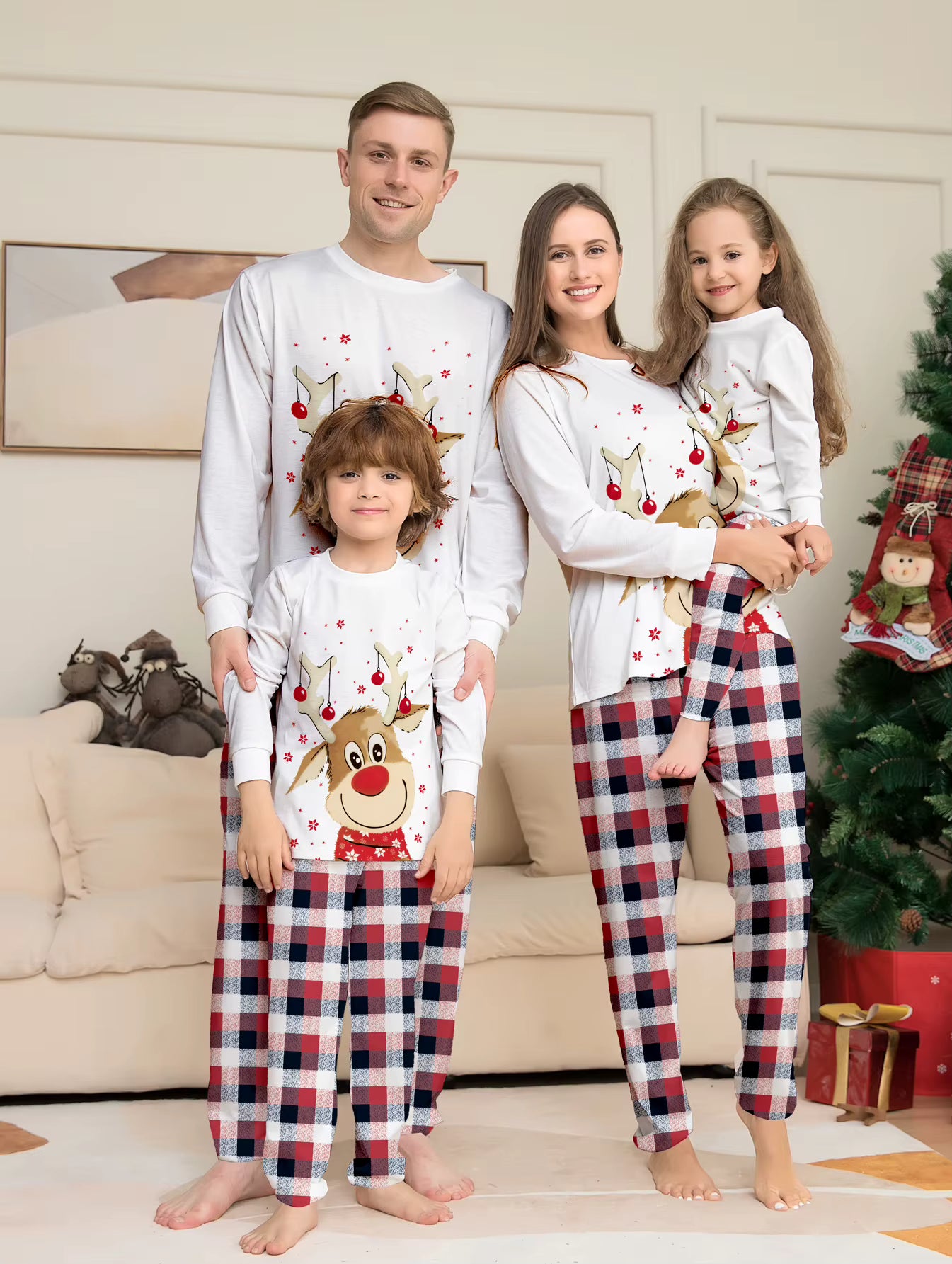 Ensemble pyjama de Noël pour toute la famille avec des rennes